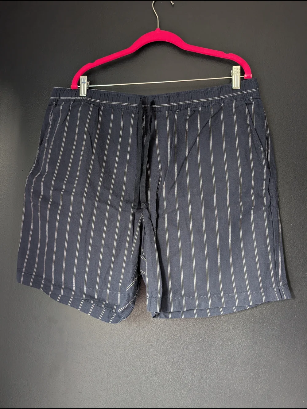 Banana Republic Deck Men's XL Navy Blue Pinstripe Shorts